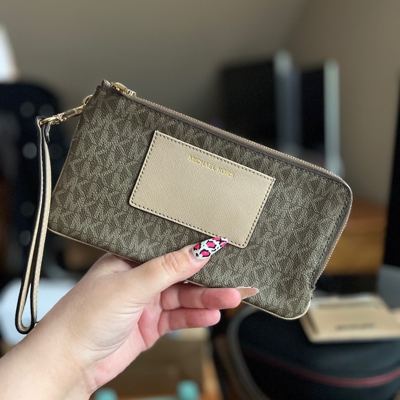 Michael kors zippered Brown and tan 2 zippered wallet/wristlet - Picture 2 of 16